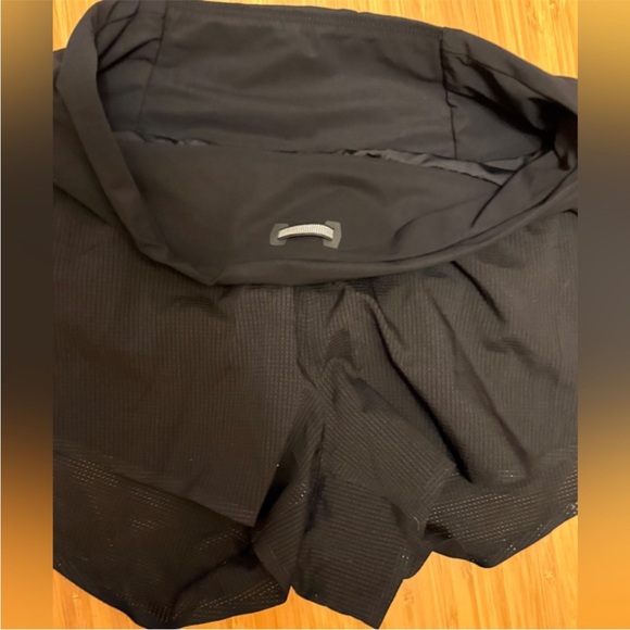 On Running Black Athletic Shorts - Picture 7 of 9